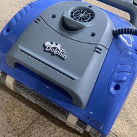 Approvisionnement d'usine M200 Dolphin Robot de piscine automatique Outil et accessoire de nettoyage de piscine à haute efficacité