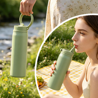 Bouteille d'eau isotherme OEM 750 ml en acier inoxydable avec couvercle coulissant facile et paille, garde le froid 24H