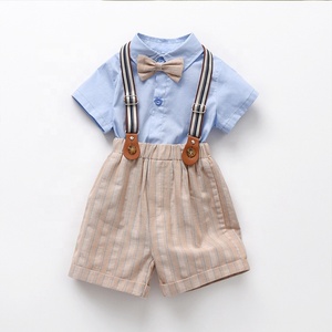 Ensemble formel deux pièces pour garçons, tenue d'été à manches courtes avec bretelles, chemise et short avec nœud papillon - Product Image 1