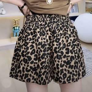 Pantalones cortos de leopardo de talla grande para mujer, pantalones cortos de pierna ancha de cintura alta de estilo coreano, pantalones cortos Vintage para mujer que combinan con todo 2025 - Product Image 3