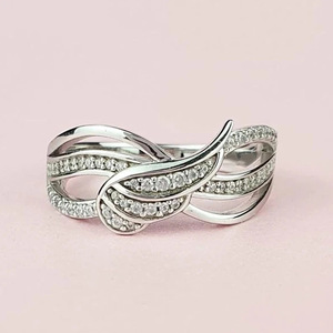 Anello a Forma di Ala per Donne, con Cristalli, Elegante e Regolabile, Gioiello Versatile per Uso Quotidiano - Product Image 3