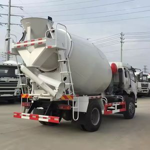 Camion malaxeur à béton SINO TRUCK HOWO d'origine Shandong, 10 m³, avec une charge utile totale de 6001-14000 kg - Product Image 1