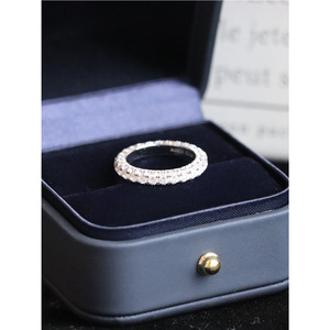 Anillo de Plata para Mujer con Diamantes Engastados, Joyería de Boda, Forma Geométrica Redonda - Product Image 1