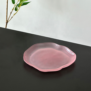 Assiettes irrégulières transparentes rose vif en forme de nuage, style antique, pour service de dîner et desserts, assiettes de présentation en verre pour mariage - Product Image 6