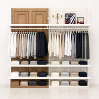 Porte-vêtements commercial en métal noir avec panneau arrière en bois bicolore blanc et étagères doubles suspendues
