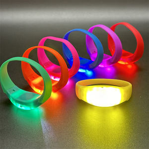 Çevre dostu NFC RGB kablosuz LED <span class=keywords><strong>DMX</strong></span> bilezikler RFID radyo uzaktan kumanda konser dekor gece promosyon parti malzemeleri için - Product Image 5