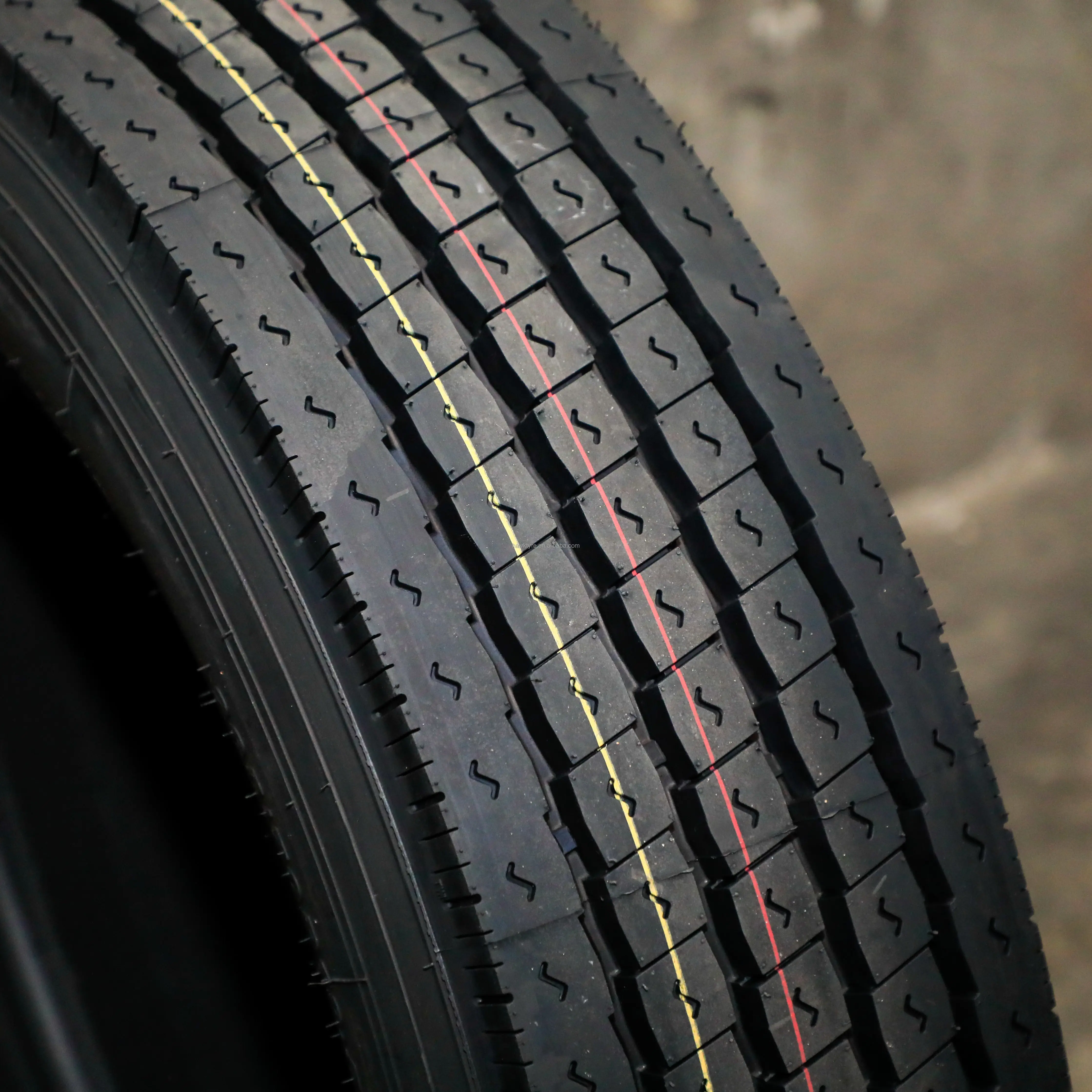 265/70R19.5 SUPERHAWK/HAWKWAY, шины для легких грузовиков HK867