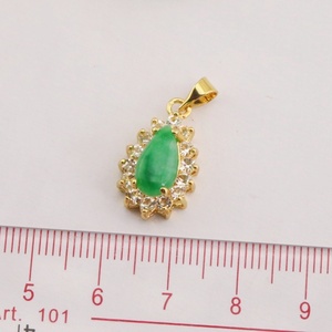 YL0022 Ciondoli in Giada Verde Naturale dal Design Vario in Stile Cinese, con Forme Animali e Geometriche per Ingrosso e Regalo - Product Image 5