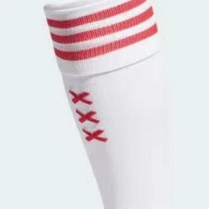 Calcetines deportivos personalizados al por mayor 2324 Toalla de fútbol de tubo largo antideslizante equipo de punto alto con logotipo del <span class=keywords><strong>Club</strong></span> del Equipo Nacional en el cuerpo - Product Image 1