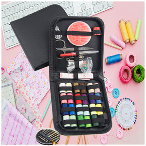 Kit de couture de voyage compact noir avec 24 bobines de fil à coudre colorées, articles d'hôtel, vente en gros, <span class=keywords><strong>achat</strong></span> en vrac, logo personnalisé, OEM, ODM, cuir - Product Image 2