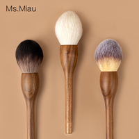 Ensemble de pinceaux de maquillage professionnels de luxe en bois Belleza avec logo personnalisé, manche en noyer, 9 pièces, synthétique, visage, lèvres, cheveux mixtes, aluminium
