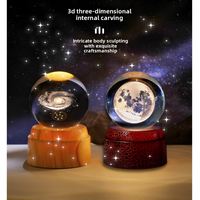Lampe de nuit en cristal avec motif univers gravé au laser 3D à rotation automatique personnalisable