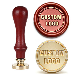 Sello de Cera Personalizado con Logotipo, Mango de Madera, Cabeza de Latón de 2.5 cm - Product Image 1