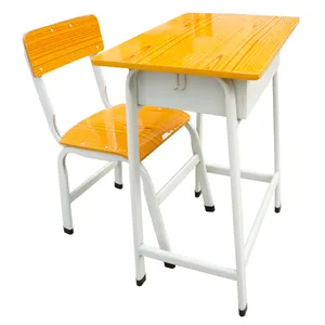 学校の家具学生の机と椅子学生の机と学校の椅子