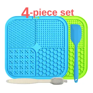 Personalizado 21 20 CM Ventosas de silicona Paquete de 2 uds. Tapete cuadrado para lamer perros con espátula y cepillo - Product Image 1