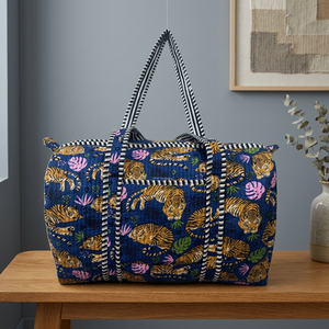 Bolsa de Lona Tradicional con Estampado de Tigre en Azul y Dorado, Diseño Étnico, Elegante, de Gran Capacidad, para Viajes y Fines de Semana - Product Image 3