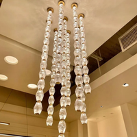 Lustre en verre de style collier de luxe, lampe sur mesure pour plafond haut, luminaire suspendu pour hall de villa