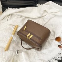 Vente en gros Trousse de maquillage en cuir de haute qualité pour femmes Trousse de rangement cosmétique pour voyage quotidien en plein air Maquillage de luxe avec fermeture éclair