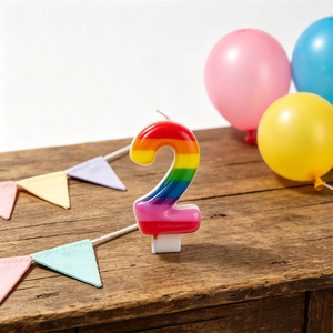 Party Love rende i tuoi festeggiamenti memorabili ed eleganti. Candela numero 2 da 6 cm, candele di compleanno color arcobaleno. - Product Image 4