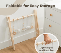 Structure de jeu Montessori en bois pour bébé, montage facile sans outils, avec 5 jouets sensoriels suspendus et finition naturelle