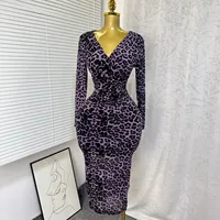 Robe longue élégante à imprimé léopard avec col en V croisé et strass pour femme, coupe ajustée, tenue de soirée