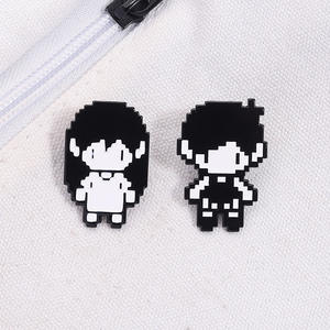 Hoogwaardige zwart-wit pixel-stijl minifiguur psychologische horror RPG game metalen emaille reversspeldjes broche voor rugzakken - Product Image 3