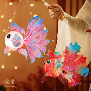 Linterna de Año Nuevo 2026 del Año del Caballo, Linterna de Mano DIY para Niños con Diseño de Pez Dorado, Linterna Brillante para el Festival de Primavera - Product Image 1