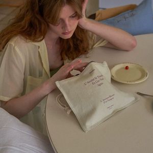 Pochette cosmétique en toile de coton avec fermeture éclair, trousse de maquillage avec poignée, étui de beauté pour les voyages et les mariages - Product Image 3