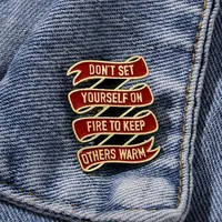 Ne vous mettez pas en feu pour garder les autres au chaud Broches à lettres drôles Broche à badge Accessoires vestimentaires