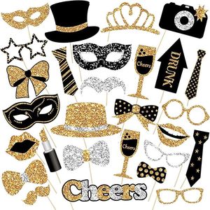 Accessoires de photomaton noirs et dorés pour anniversaire, fête du Nouvel An, mélange de chapeaux, masques, rouges à lèvres, cravates, couronnes et autres accessoires amusants pour selfies - Product Image 1