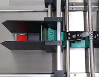 Machine d'étiquetage automatique à grande vitesse pour bouteilles en PET/verre, entraînée par un moteur électrique LOM, pour emballages en bois, application d'autocollants.
