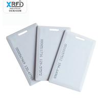Precio de fábrica RFID Tarjeta gruesa 1,8mm Tarjeta de identificación de empleado 125KHz Tarjeta de proximidad preprogramada Clamshell