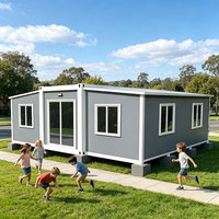 Maison conteneur extensible Voros 40 pieds à double aile, panneaux sandwich, design moderne du milieu du siècle, 2 chambres, caractéristique respirante, 74 m²
