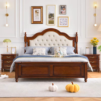 Massivholz-Bettgestell in King- und Queen-Size, Vintage-Design mit Geschwungenen Schnitzereien und Gepolstertem Kopfteil, Traditionelles Amerikanisches Farmhaus-Schlafzimmer
