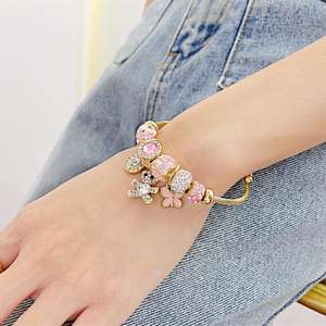 <span class=keywords><strong>Bracelet</strong></span> jonc unisexe <span class=keywords><strong>en</strong></span> acier inoxydable plaqué or 18 carats avec pendentif papillon et ours, orné de cristaux et de perles, pour une mode tendance - Product Image 5