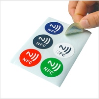 Étiquette intelligente Rfid personnalisée Ntg213/215/216 adhésif NFC autocollant programmable pour médias sociaux étiquette/étiquette/autocollant NFC étanche