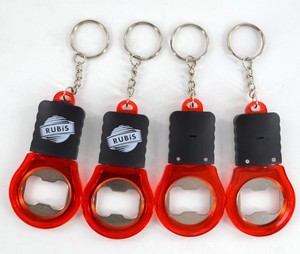 Bóng đèn hình dạng <span class=keywords><strong>LED</strong></span> <span class=keywords><strong>Keychain</strong></span> ánh sáng với màn hình lụa in logo nhựa mở chai <span class=keywords><strong>Keychain</strong></span> - Product Image 3