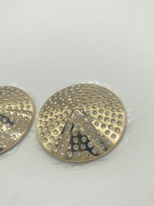 Cache-tétons personnalisables en tissu Dobby ajouré respirant, ornés de strass magnifiques et de pierres brillantes - Product Image 1