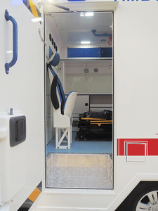Nuevo Vehículo de ambulancia Foton Tunland 4x4 con caja de recogida, combustible diésel para transporte médico ICU listo para exportación - Product Image 5