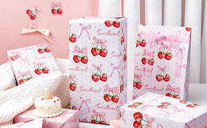 Papel de regalo artístico original, lindo, rosa, con forma de lazo, con diseño de fresa dulce. - Product Image 4
