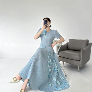 Miyake 2025 ODM colore puro per le donne nuovo stile francese elegante delicato Versatile Look dimagrante sciolto che riduce la lunghezza del pavimento - Product Image 2