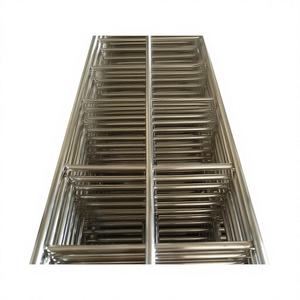 แผ่นตาข่ายเหล็กชุบสังกะสีแบบจุ่มร้อนสำหรับรั้วสวน แผงตาข่ายลวดเชื่อม ทนทานต่อการกัดกร่อน สามารถดัดและตัดได้ - Product Image 1