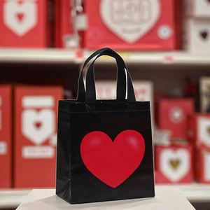 Sacs de courses non tissés personnalisés en tissu laminé imprimé pour la Saint-Valentin, sacs fourre-tout non tissés pour l'emballage de cadeaux - Product Image 4