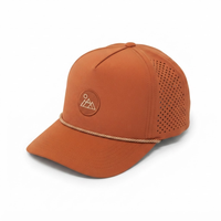 Casquette de baseball personnalisée à 5 panneaux avec broderie, orange rouille, perforations découpées au laser, visière incurvée, fermeture snapback, pour sports de plein air