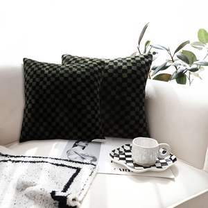หมอนอิง DB Square ขนาด 45 ซม. สีเขียวเข้มลายตารางปักลายสไตล์หรูหราสำหรับตกแต่งห้องนั่งเล่น - Product Image 4