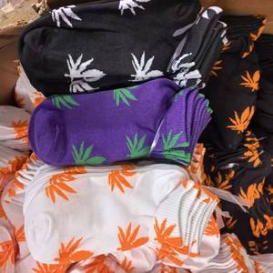 ถุงเท้าข้อสั้นแฟชั่นปักลายใบเมเปิ้ล ทออย่างดี ใส่สบายสำหรับฤดูใบไม้ผลิ ราคาถูก สำหรับผู้หญิง ตลาดแอฟริกา - Product Image 2