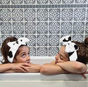 أربطة رأس سبا للنساء بغسيل الوجه والبقر مطبوعة ، لفّ الشعر المايكروفايبر الناعم مع ربطة رأس للعناية بالبشرة للفتيات - Product Image 5