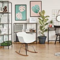 Fauteuil à bascule moderne DHF avec siège en PP, structure en métal thermolaqué et balançoires en bois pour salon et salle à manger
