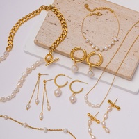 Ensemble de collier de perles d'eau douce de bijoux en acier inoxydable plaqué or 18 carats imperméable pour les femmes