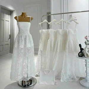 Vestido Midi Blanco con Encaje Floral y Adorno de Plumas, Hecho en Vietnam, Cintura Natural, Bordado con Ojales, Detalle de Lazo Delantero - Product Image 1